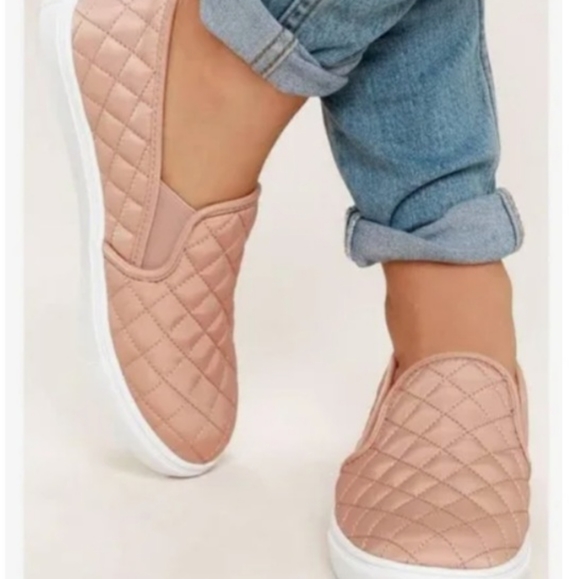 Steve Madden Shoes - Steve Madden • Women's Blush Pink Ecntrcqt Quilted Slip-On Casual Sneaker